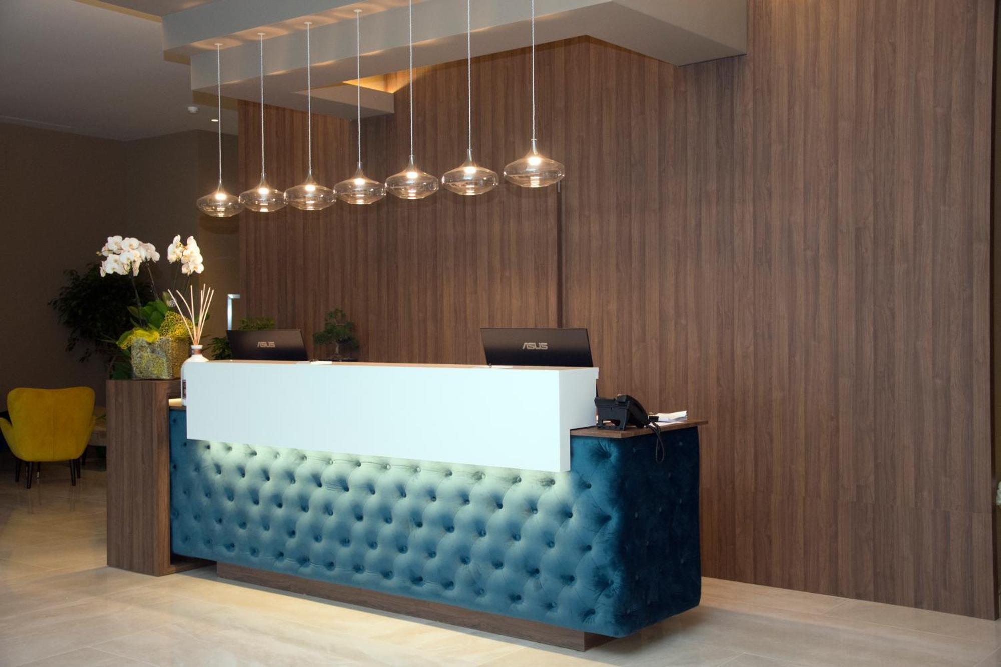 HOTEL COMMERCIO BATTIPAGLIA 4* (Italia) - da 77 € | HOTELMIX